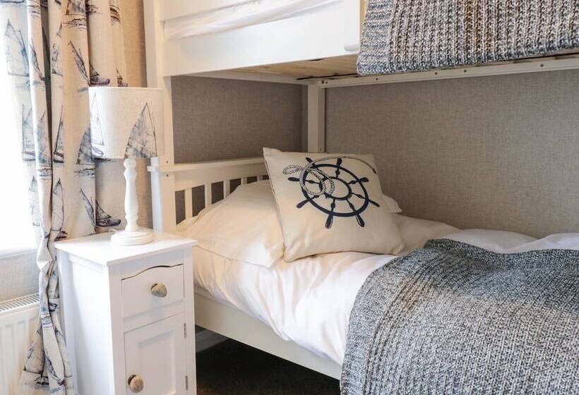 2 Old Coastguard House