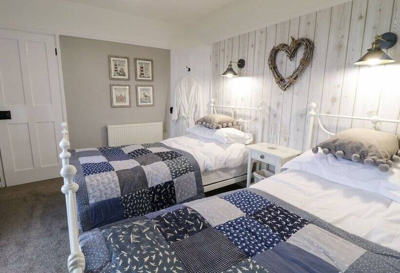 2 Old Coastguard House