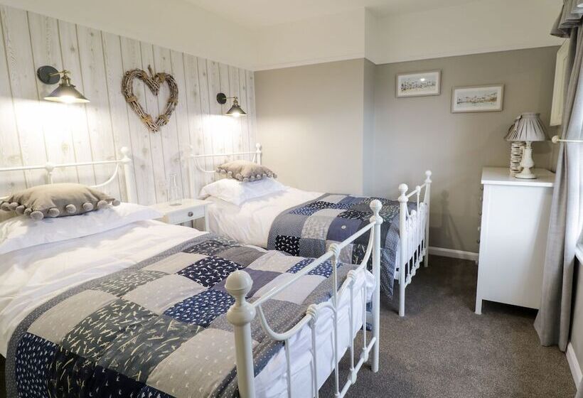 2 Old Coastguard House