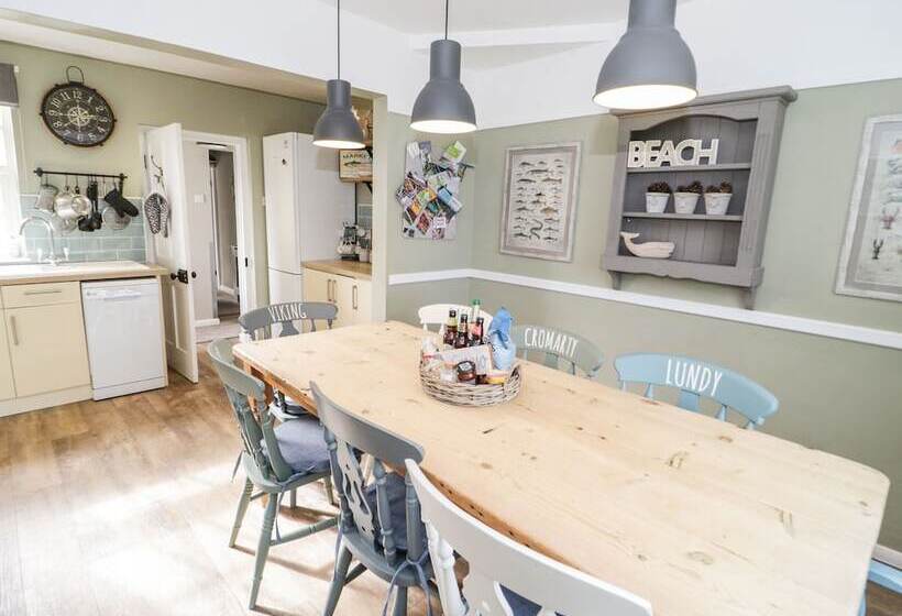 2 Old Coastguard House