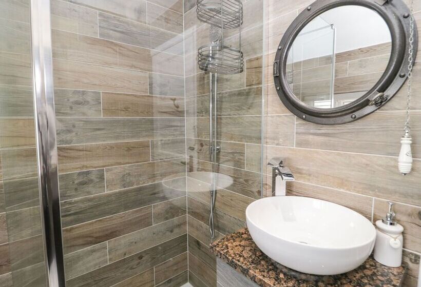 2 Old Coastguard House