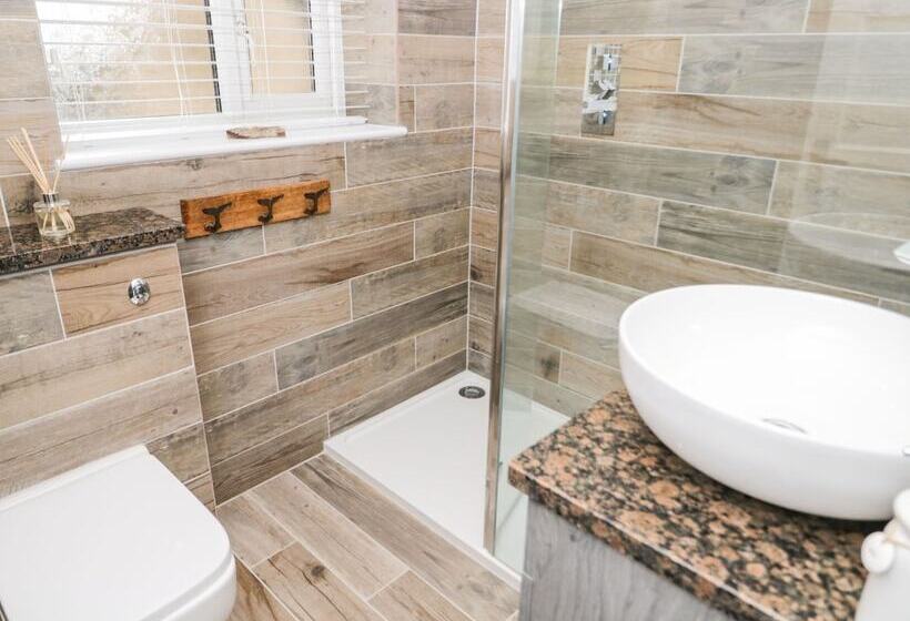 2 Old Coastguard House