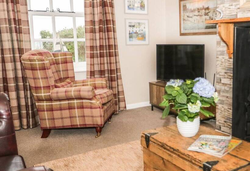 2 Old Coastguard House