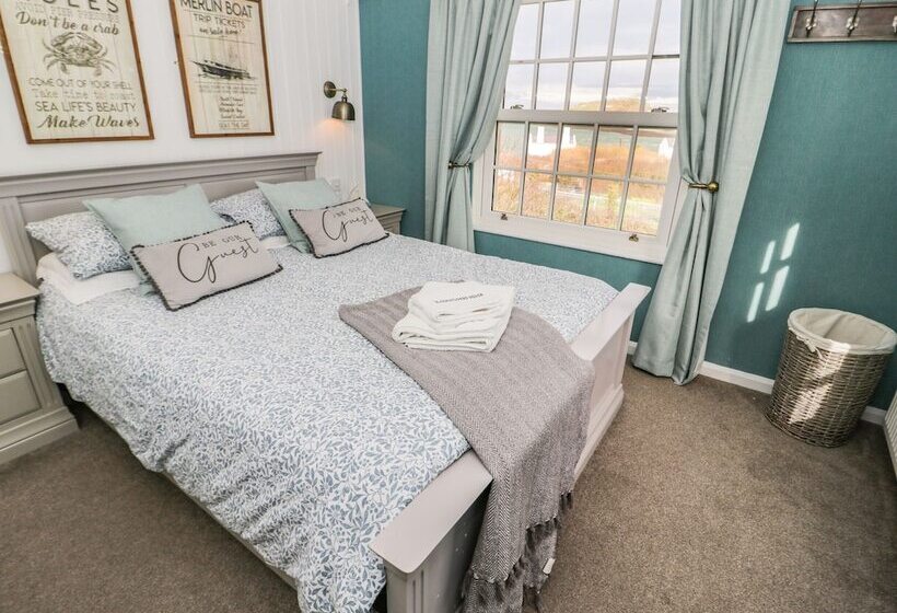 2 Old Coastguard House