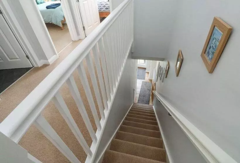 4 Old Mill Court