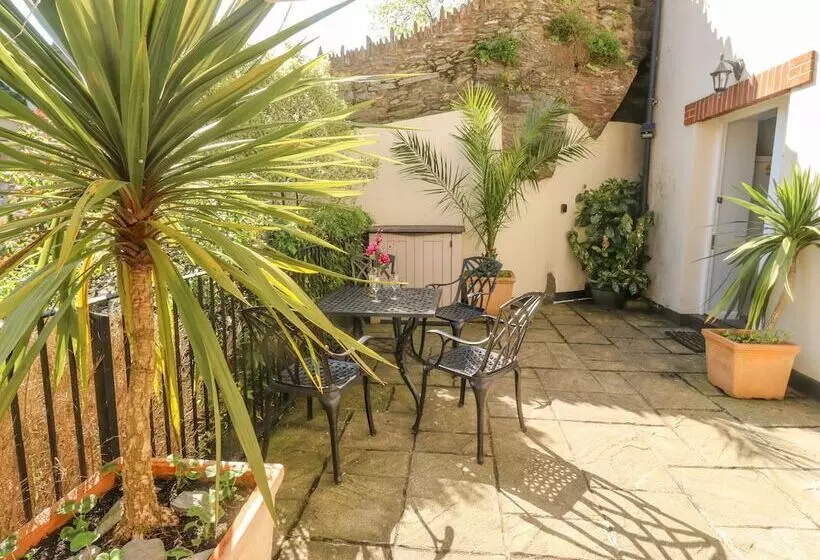 4 Old Mill Court