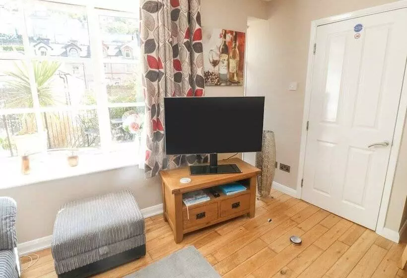 4 Old Mill Court