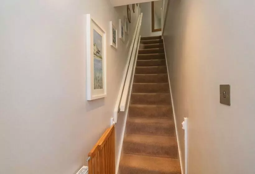 4 Old Mill Court
