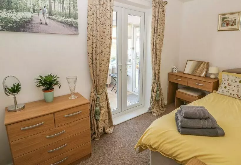 Bumble Bee Cottage