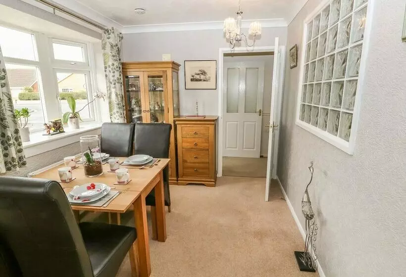 Bumble Bee Cottage