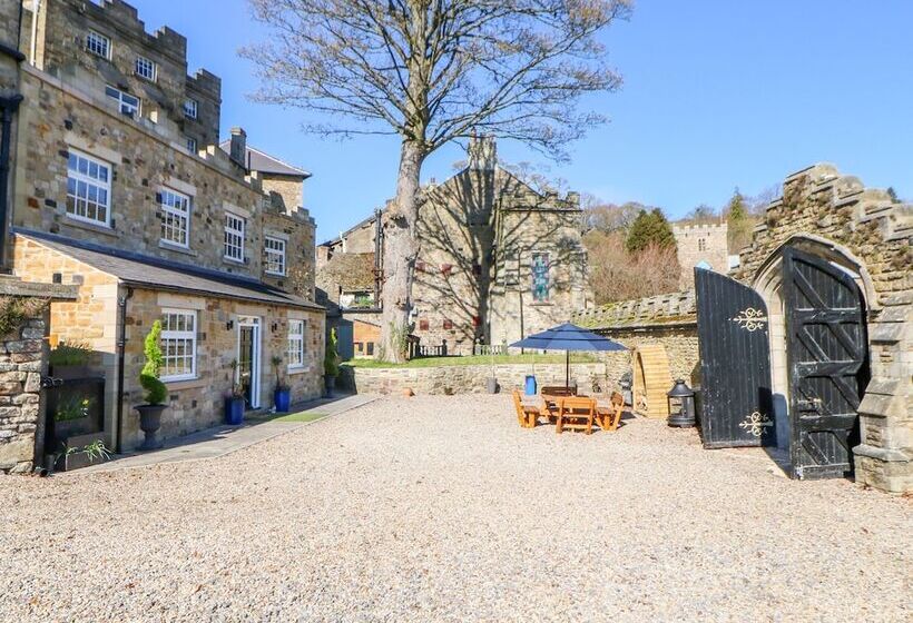 Cosy Cave Stanhope Castle