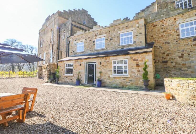 Cosy Cave Stanhope Castle