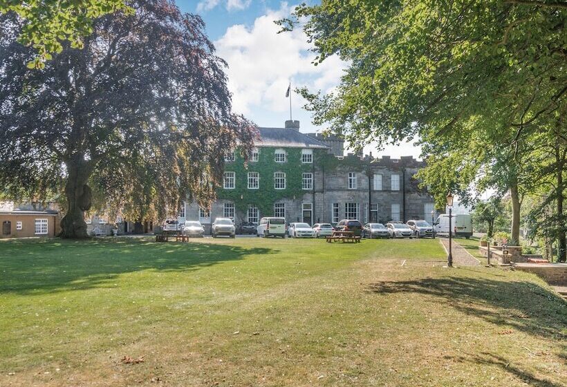 Cosy Cave Stanhope Castle