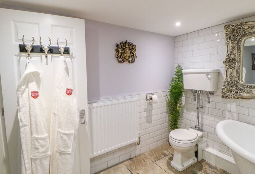 Cosy Cave Stanhope Castle