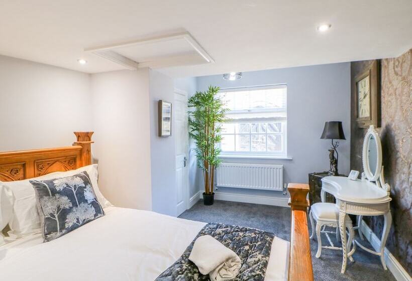 Cosy Cave Stanhope Castle