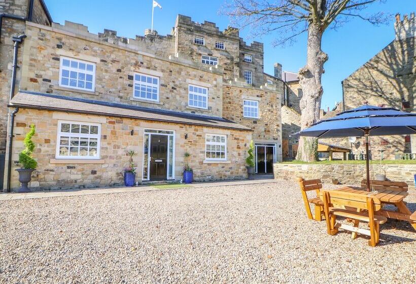 Cosy Cave Stanhope Castle
