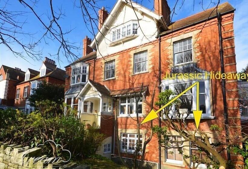 Jurassic Hideaway
