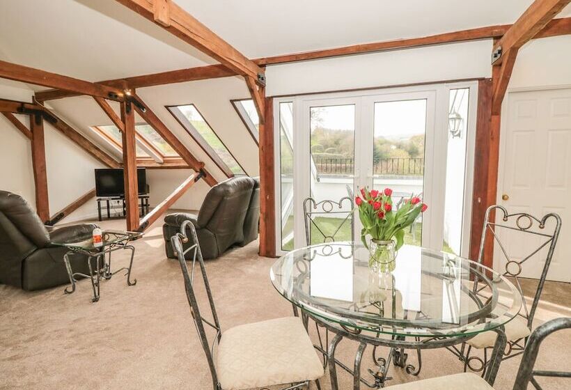 Lower Norton Apartment