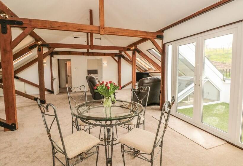 Lower Norton Apartment