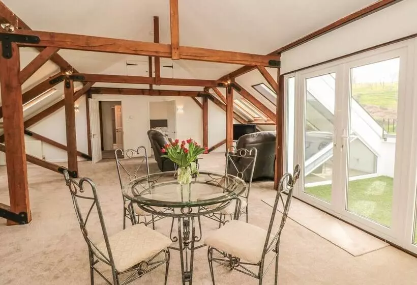 Lower Norton Apartment