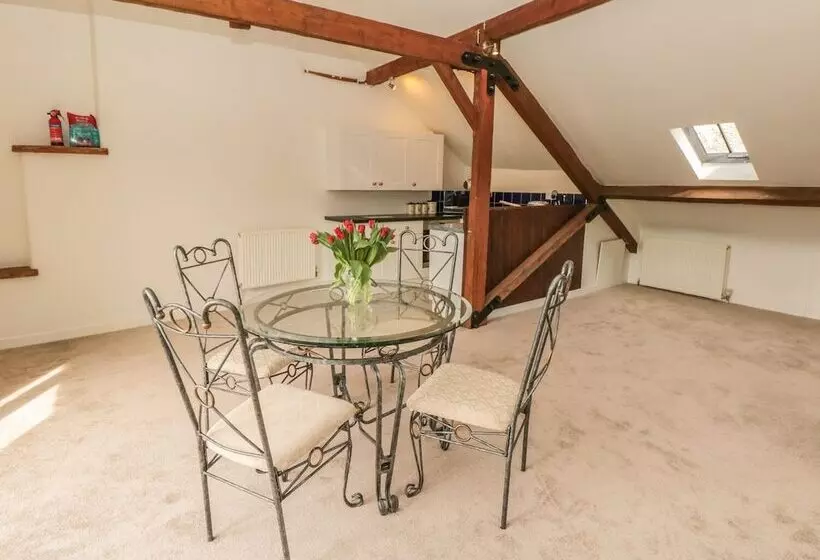 Lower Norton Apartment