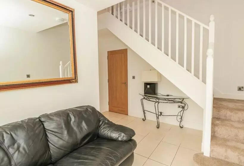 Lower Norton Apartment