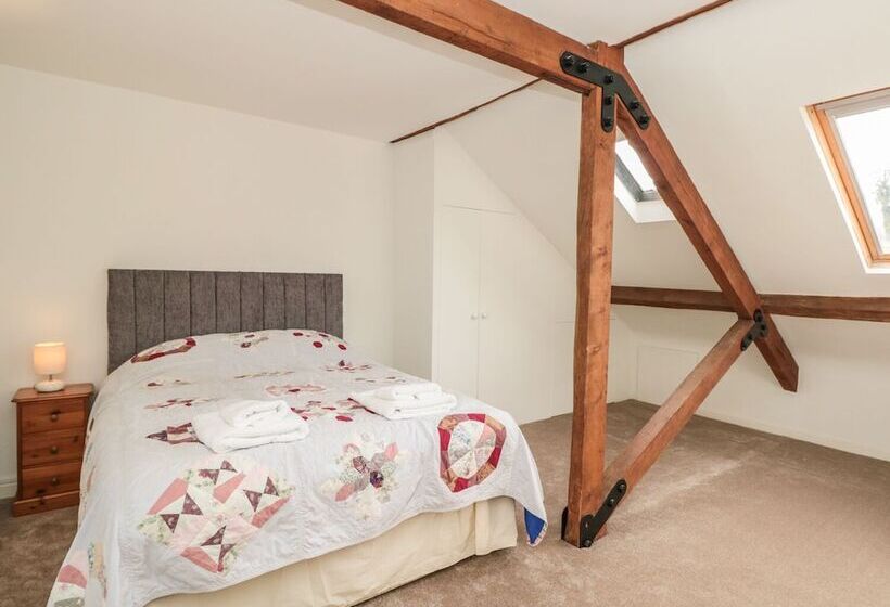 Lower Norton Apartment