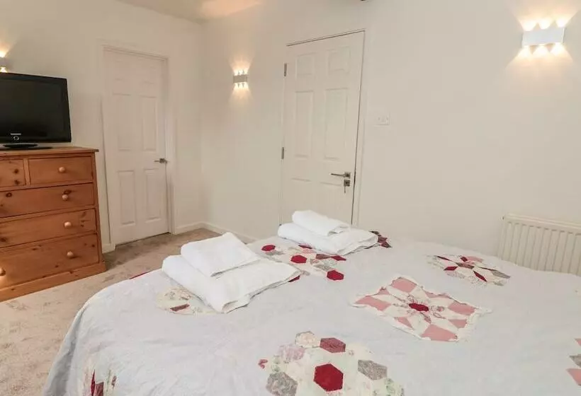 Lower Norton Apartment