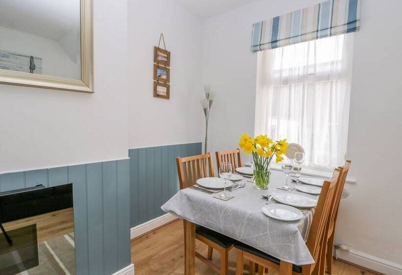 Sea Breakers Cottage