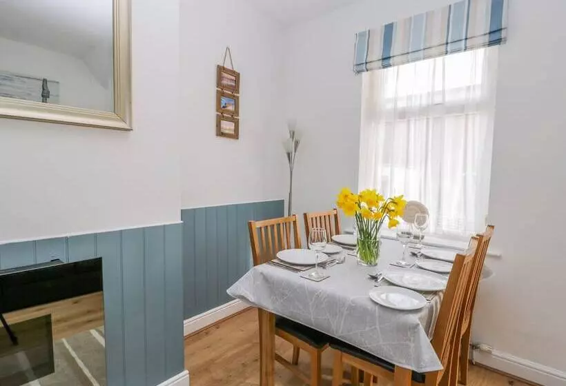 Sea Breakers Cottage