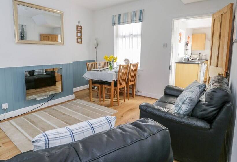 Sea Breakers Cottage