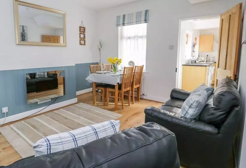 Sea Breakers Cottage