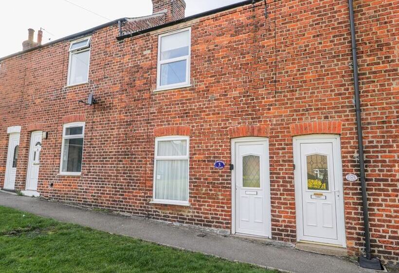 Sea Breakers Cottage