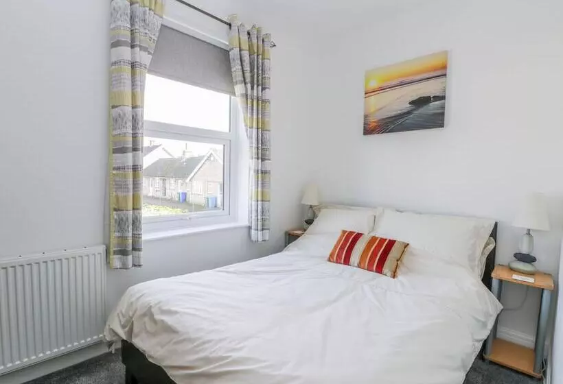 Sea Breakers Cottage