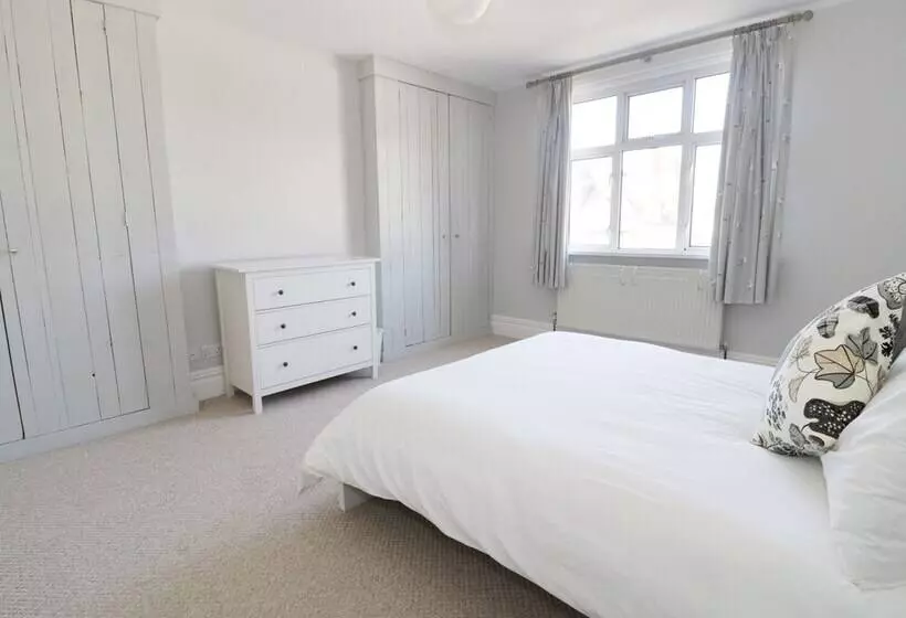 20 Ulwell Road