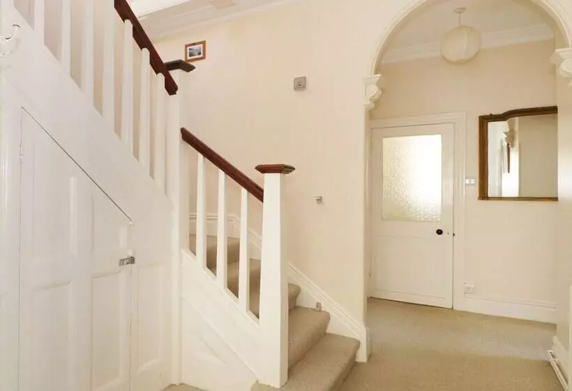 20 Ulwell Road