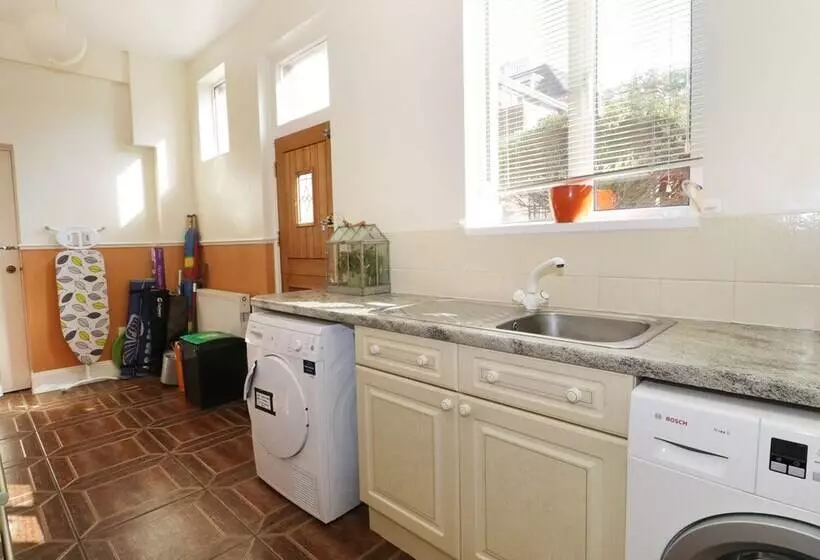 20 Ulwell Road