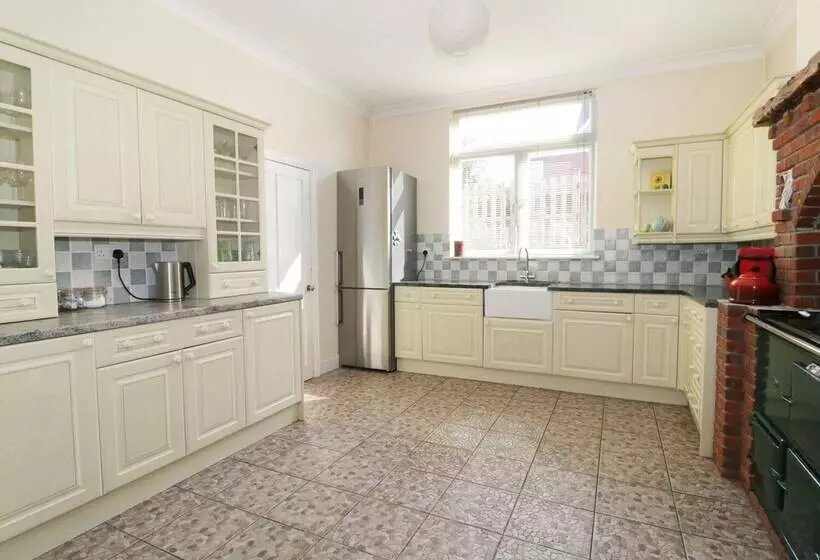 20 Ulwell Road