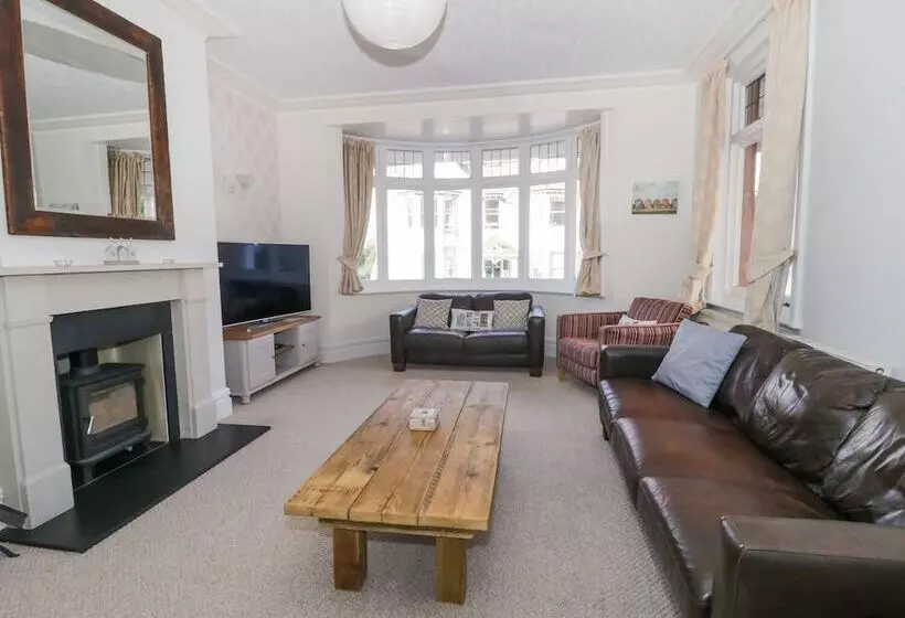 20 Ulwell Road