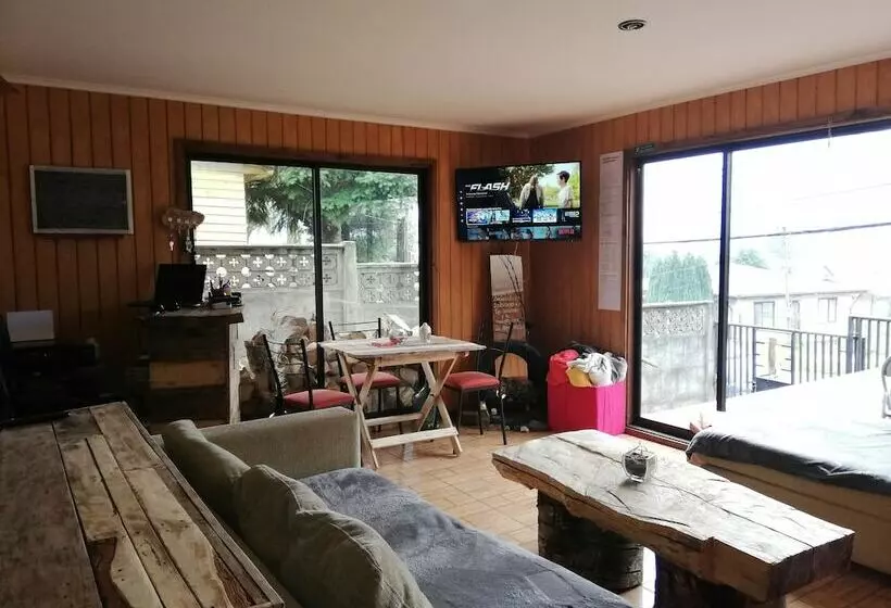 ベッドアンドブレックファースト La Llar Hostel