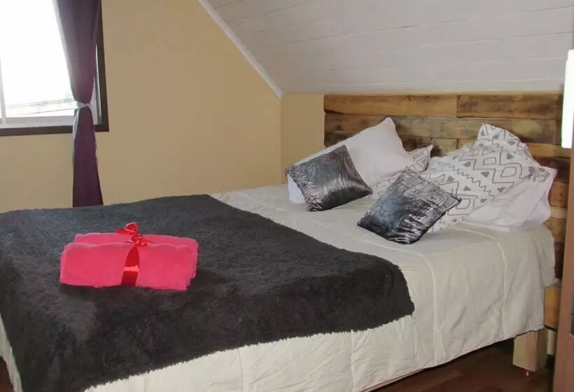ベッドアンドブレックファースト La Llar Hostel