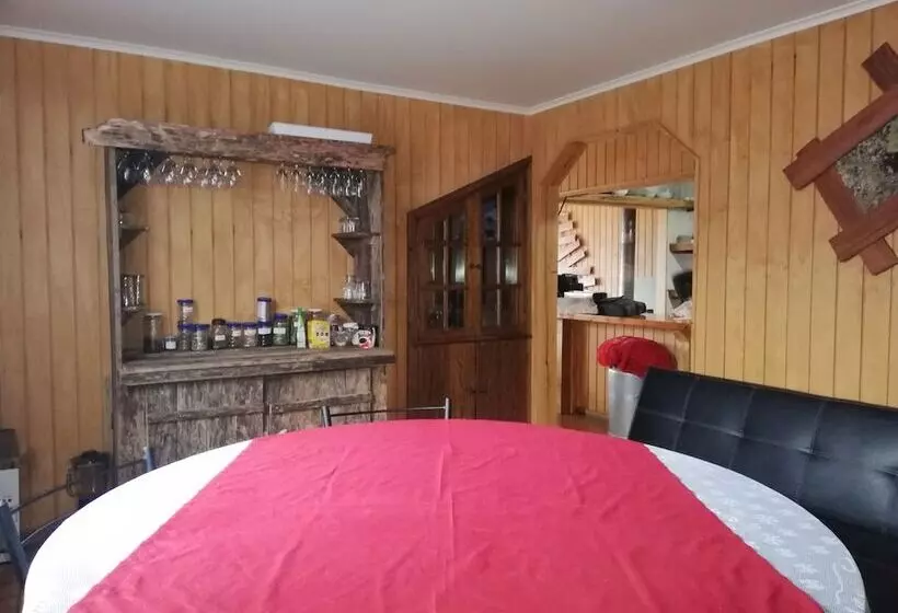 ベッドアンドブレックファースト La Llar Hostel