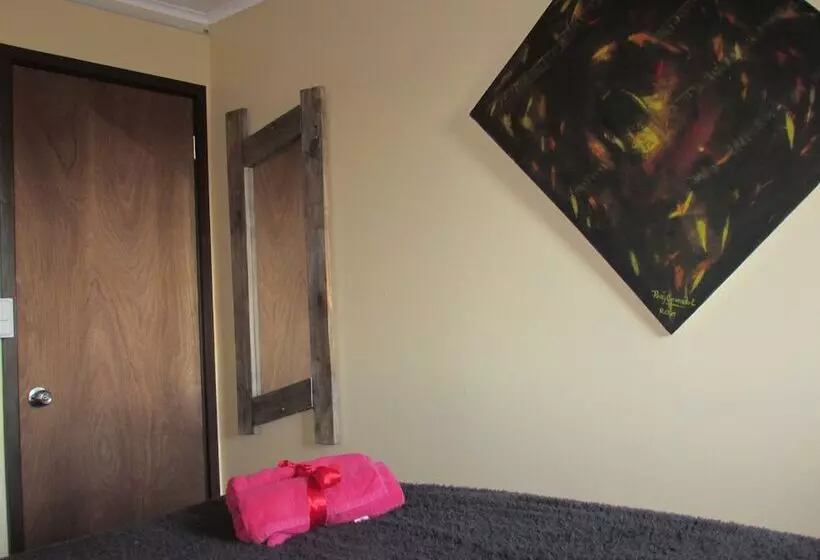 ベッドアンドブレックファースト La Llar Hostel
