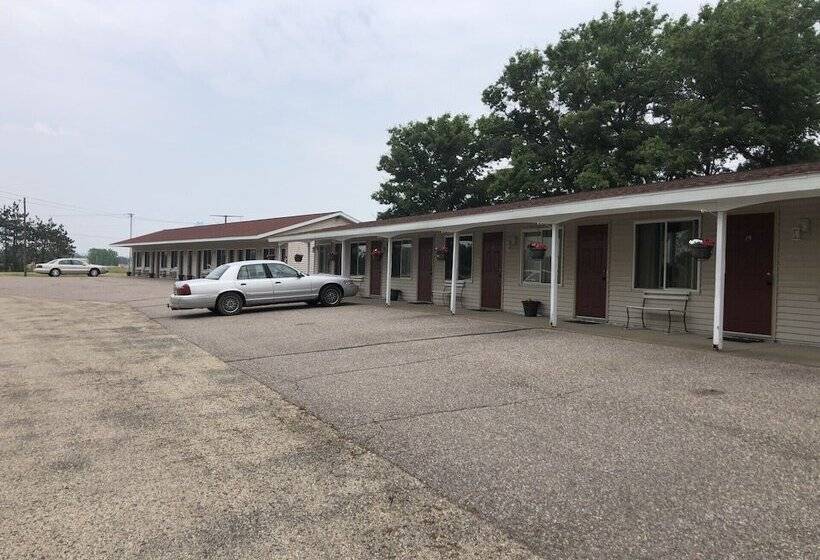 Edge Of The Woods Motel