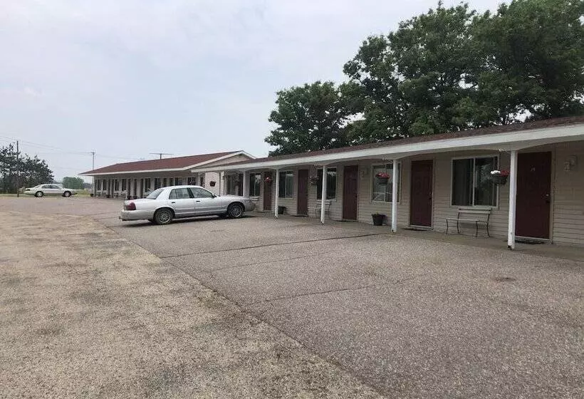 Edge Of The Woods Motel