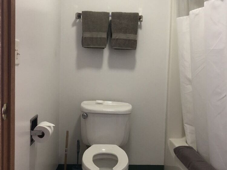 Edge Of The Woods Motel