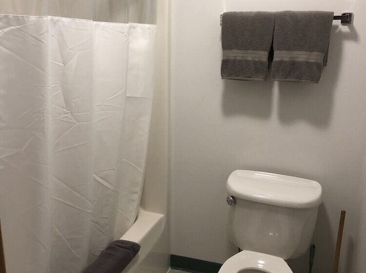 Edge Of The Woods Motel