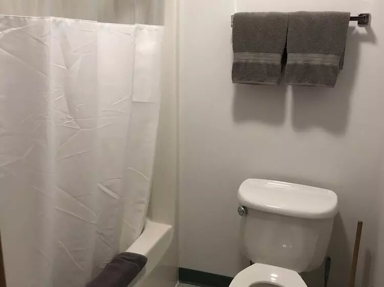 Edge Of The Woods Motel