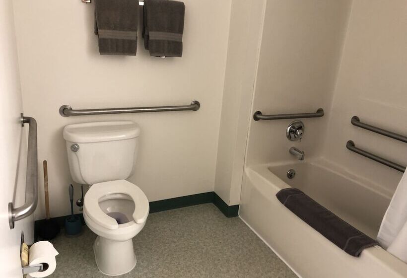 Edge Of The Woods Motel