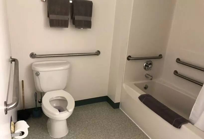 Edge Of The Woods Motel